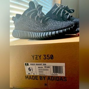 ❌SOLD❌Adidas Yeezy boost 350  size: 6.5 men (7.5 women)